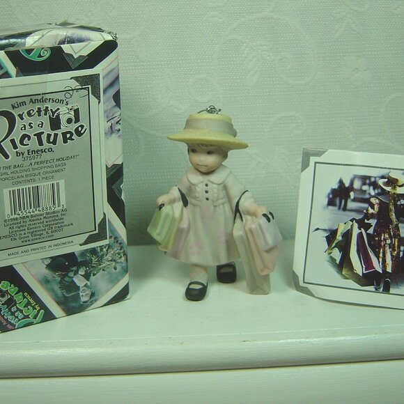 Kim Anderson Pretty as a Picture ornament-"It's in the Bag.. A Perfect Holiday" - Picture 1 of 5